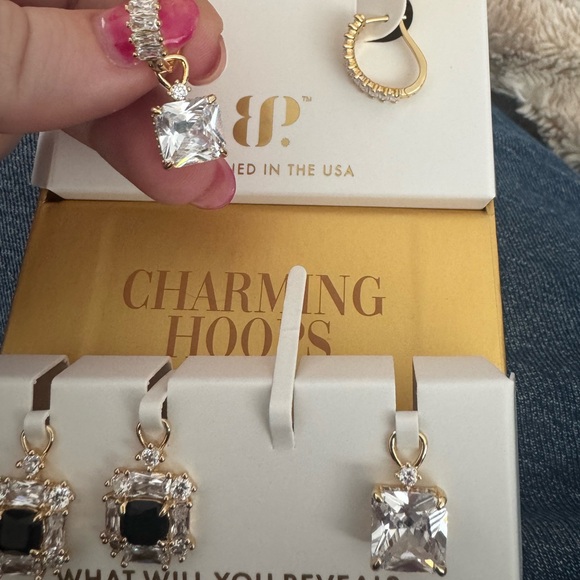 3 earrings for 1 low price! - Picture 3 of 3